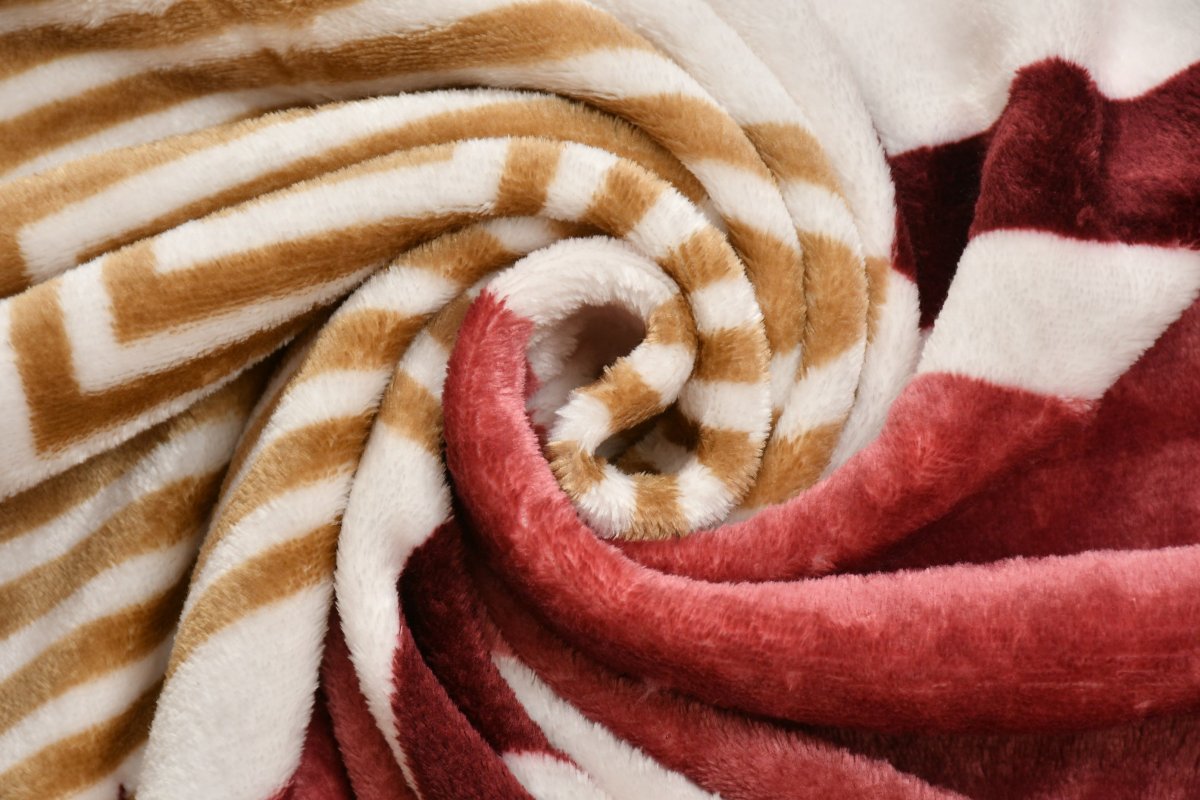 Buy Warm Bedsheet For Winter With 2 Pillow Covers